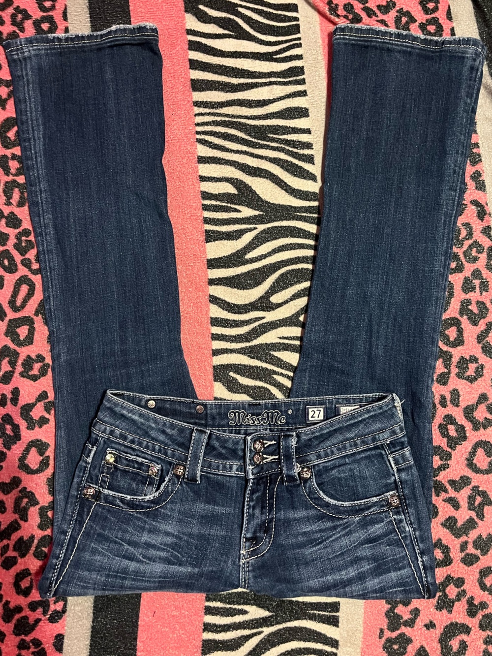 Miss Me jeans fleur-de-lis embroidery bootcut low rise jeans - Picture 2 of 8